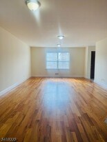 523 Broadway in Elizabeth, NJ - Building Photo