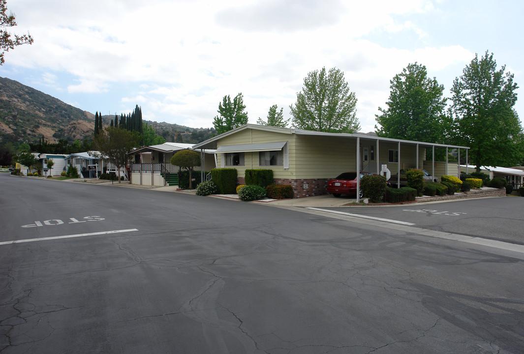 6480 Katherine Rd in Simi Valley, CA - Foto de edificio