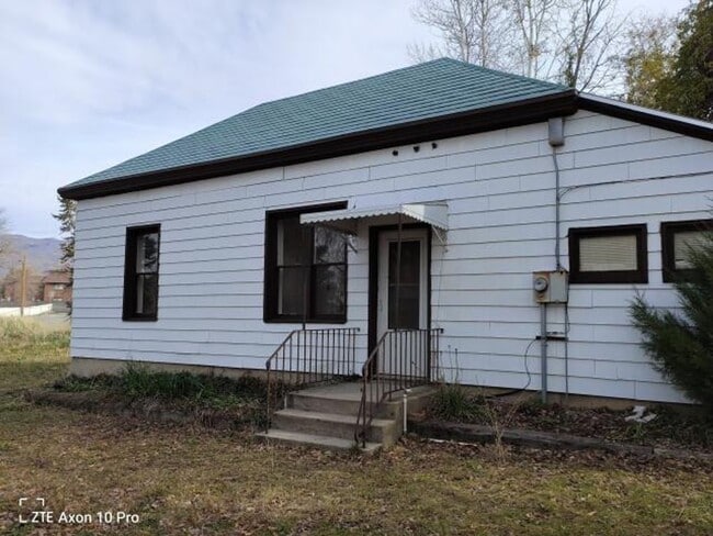property at 2557 S Orch Dr