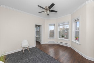 915 W Waveland Ave, Unit 1BD in Chicago, IL - Building Photo - Building Photo