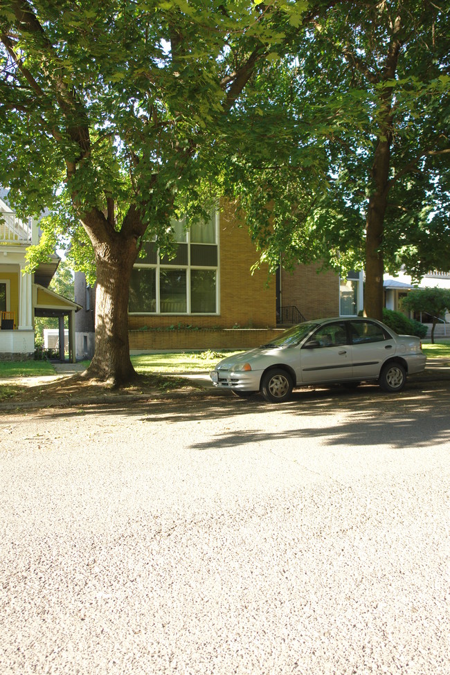 1418 W 10th Ave in Spokane, WA - Foto de edificio - Building Photo