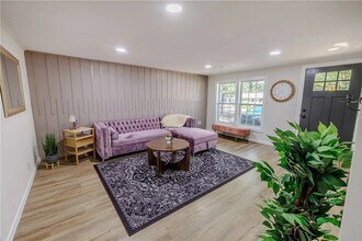 1363 W Hendrix St in Fayetteville, AR - Foto de edificio - Building Photo