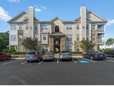 5908 Founders Hill Dr, Unit 301 in Alexandria, VA - Building Photo