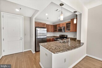 5750 Bou Ave in Rockville, MD - Foto de edificio - Building Photo