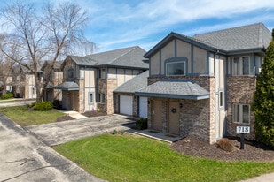 Villa Rosa Apartments in Kenosha, WI - Building Photo