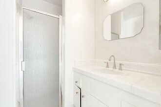 7540 Hampton Ave in West Hollywood, CA - Building Photo - Building Photo