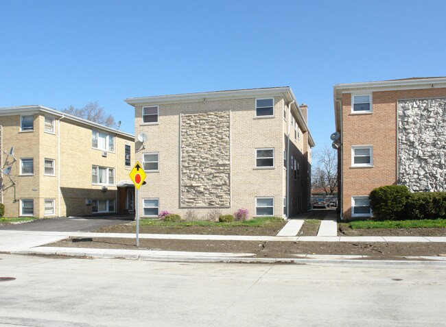 8700 Fullerton Ave in River Grove, IL - Building Photo - Building Photo