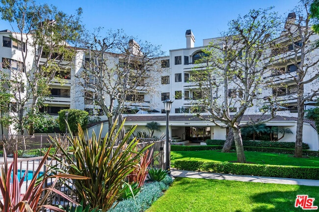 2102 Century Park Ln in Los Angeles, CA - Building Photo - Building Photo