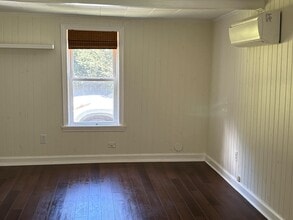 165 V L Moretz Rd in Deep Gap, NC - Foto de edificio - Building Photo