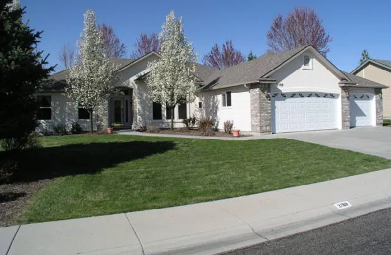2188 Skokie Dr E in Eagle, ID - Building Photo