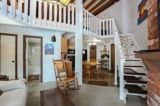 8300 Ryan Gulch Rd in Silverthorne, CO - Foto de edificio - Building Photo