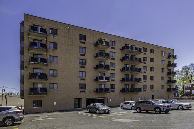 The Hampton in Hackensack, NJ - Building Photo - Building Photo