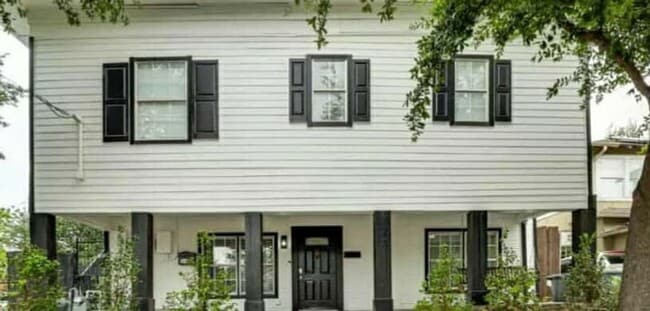 property at 401 N Polk St