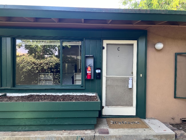 580 N Madison Ave, Unit C in Pasadena, CA - Foto de edificio - Building Photo