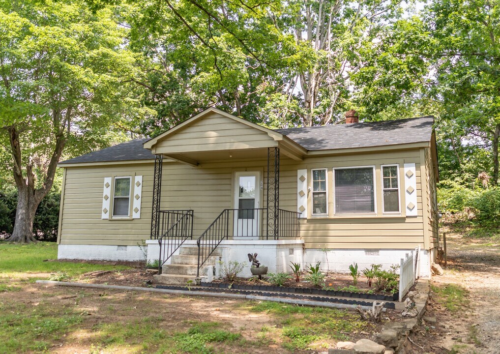 204 Glendale St in Morganton, NC - Building Photo