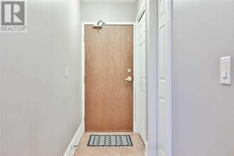 2 Maison Parc Ct in Vaughan, ON - Building Photo - Building Photo