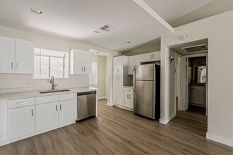 3066 N 24th Ln in Phoenix, AZ - Building Photo - Building Photo