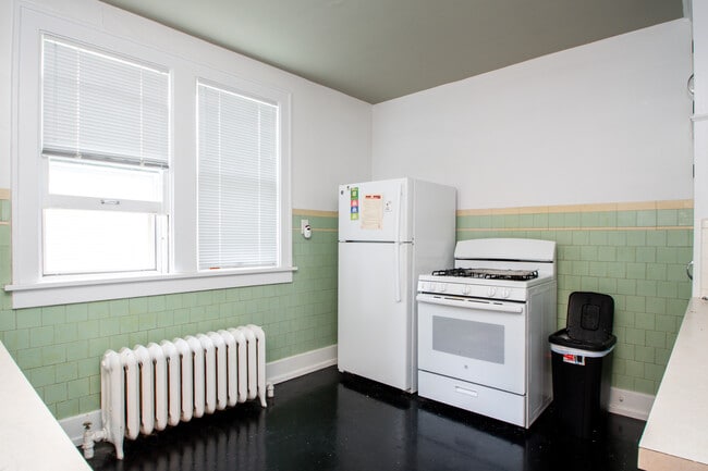 1411 W Barker Ave in Peoria, IL - Foto de edificio - Building Photo