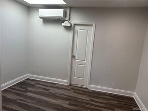 219-07 Jamaica Ave in Queens, NY - Building Photo - Building Photo