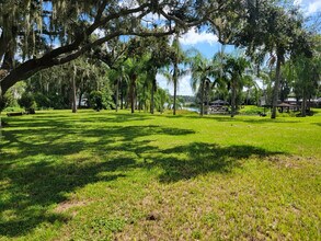 1103 Ballinger Rd in Lutz, FL - Foto de edificio - Building Photo