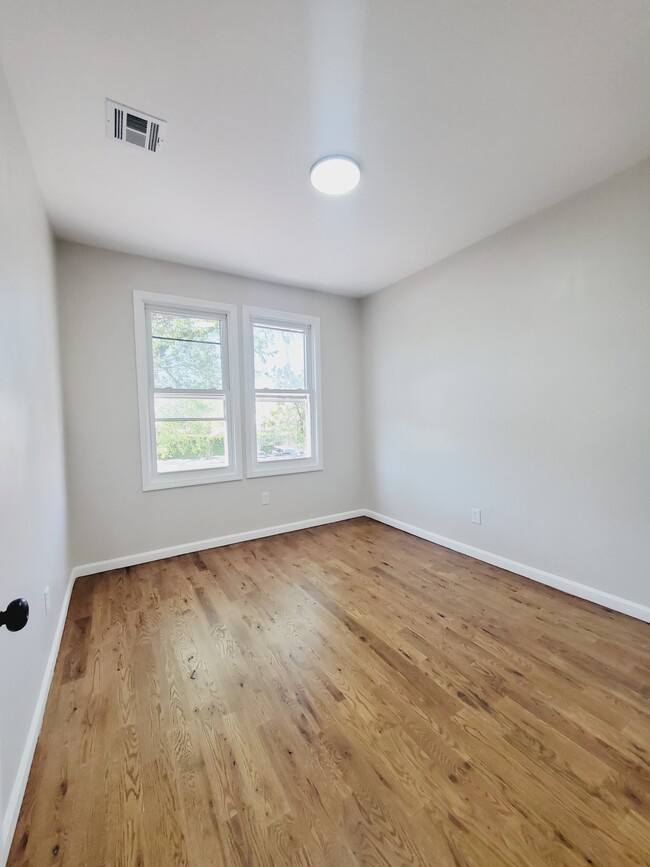 457 Garfield Ave, Unit 2 in Jersey City, NJ - Foto de edificio - Building Photo