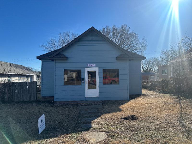 1407 W Main St in Collinsville, OK - Building Photo