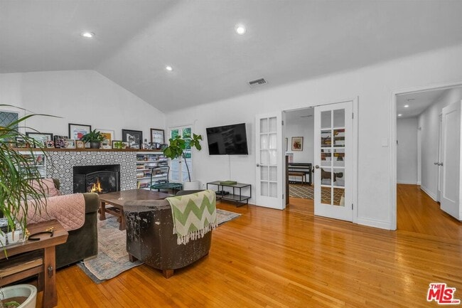 6249 Del Valle Dr in Los Angeles, CA - Building Photo - Building Photo