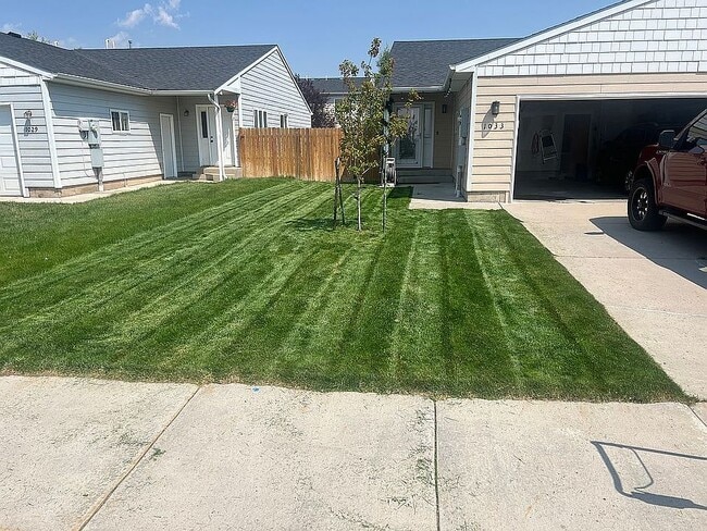 property at 1033 Boswell Dr
