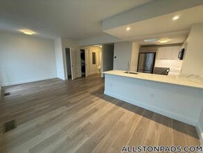 1079 Commonwealth Ave in Boston, MA - Building Photo - Building Photo