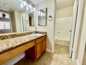 3825 E Camelback Rd, Unit 223 in Phoenix, AZ - Building Photo - Building Photo