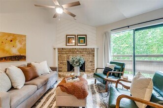 7640 W Greenway Blvd in Dallas, TX - Building Photo - Building Photo