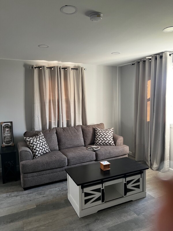 5402 St Barnabas Rd in Oxon Hill, MD - Foto de edificio - Building Photo