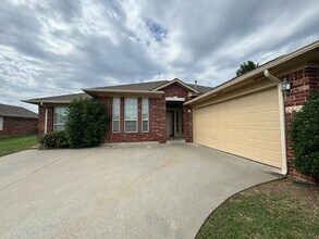 2405 SW 141st Terrace in Oklahoma City, OK - Foto de edificio - Building Photo