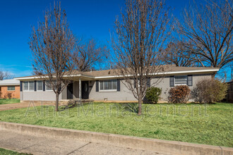 345 James Ln in Bedford, TX - Building Photo - Building Photo