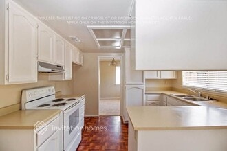 6036 Sun Dial Way in Sacramento, CA - Building Photo - Building Photo