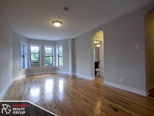 556 W Arlington Pl, Unit 2