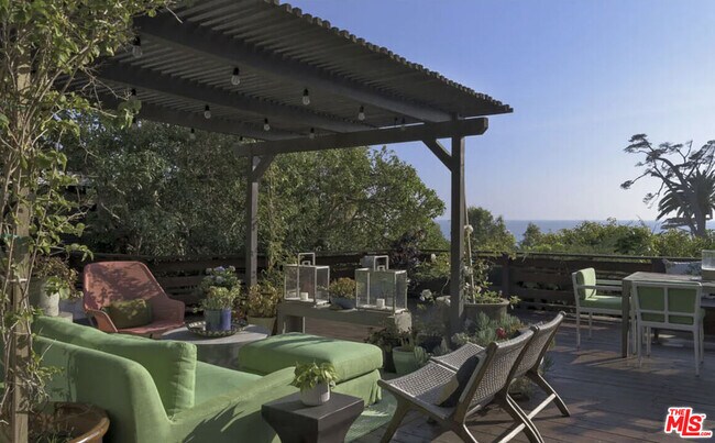 31840 Seafield Dr in Malibu, CA - Building Photo - Building Photo