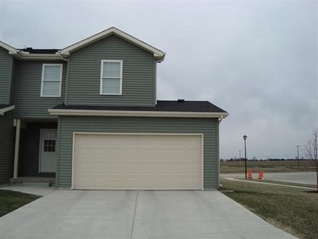 3520 Shepard Rd in Normal, IL - Building Photo - Building Photo