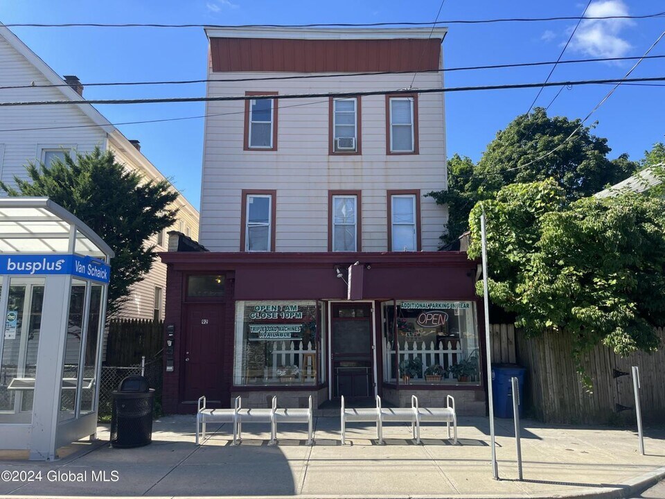 92 Ontario St, Unit 3 in Cohoes, NY - Building Photo