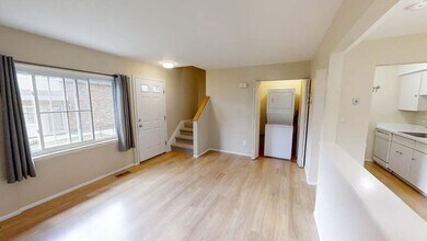 529 Longshore Dr in Ann Arbor, MI - Building Photo - Building Photo