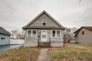 811 John St in Joliet, IL - Building Photo