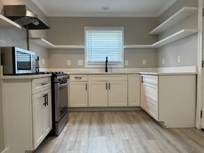 2730 Eastway Dr in Charlotte, NC - Building Photo - Building Photo