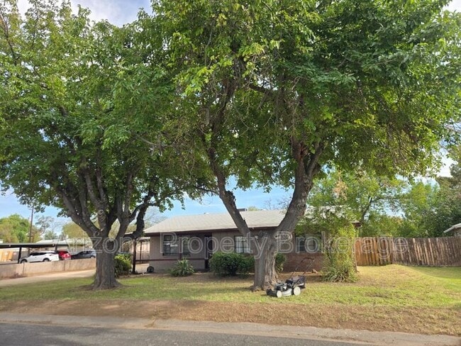 103 W Hu Esta Dr in Tempe, AZ - Foto de edificio - Building Photo