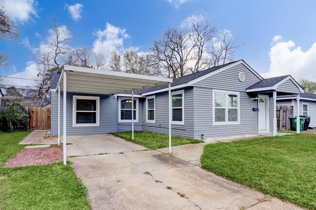 7523 Azalea St photo'