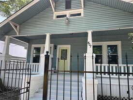 407 Sidney St in Houston, TX - Building Photo