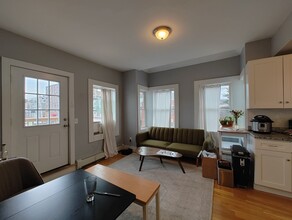 287 Beacon, Unit 1 in Somerville, MA - Building Photo - Building Photo