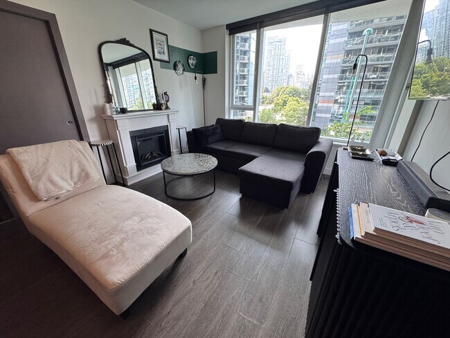 68 Smithe St in Vancouver, BC - Building Photo - Building Photo