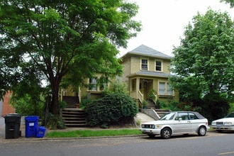 1831-1837 SE Ankeny St in Portland, OR - Building Photo - Building Photo