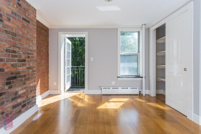property at 118 E 7th St