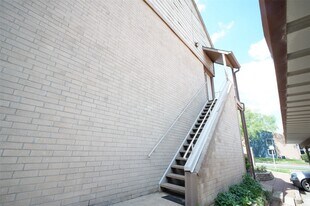 8263 Sands Point Dr in Houston, TX - Building Photo